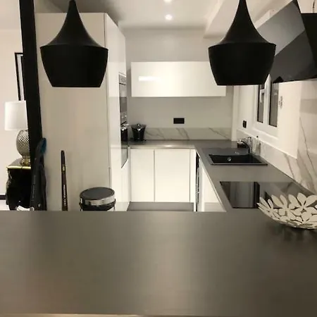 40 Rue Waldeck Rousseau Апартаменты *