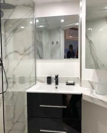 40 Rue Waldeck Rousseau Апартаменты