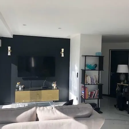 40 Rue Waldeck Rousseau Сен-Рафаэль
